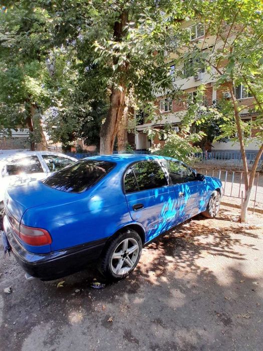 TOYOTA CARINA E   1993  года