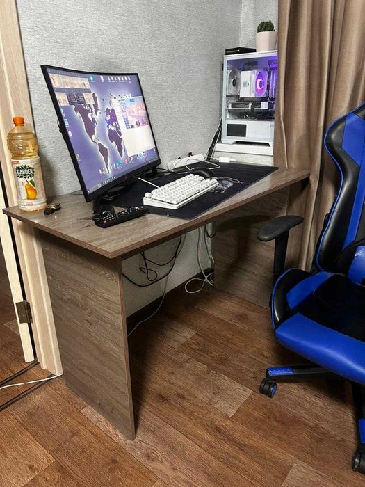 Стол для компьютера, офиса