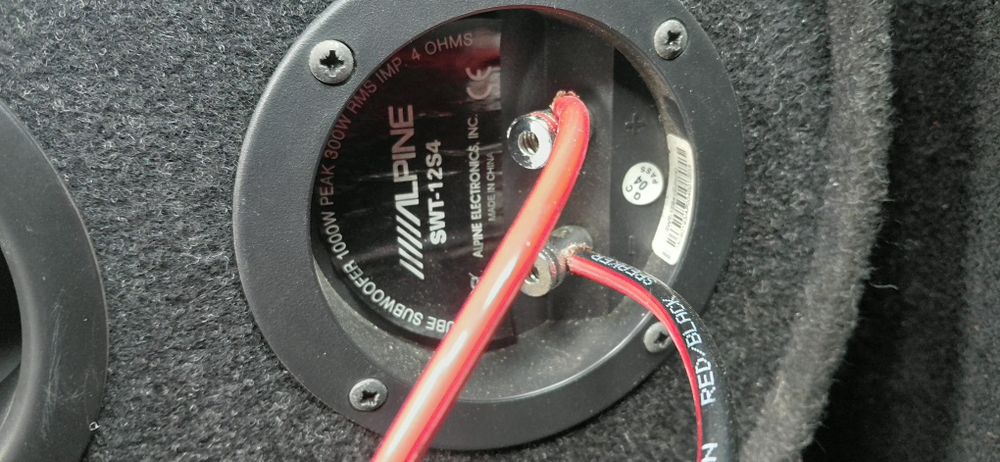 Vand subwoofer alpine  300w + stație oytron 400w 700 lei ambele