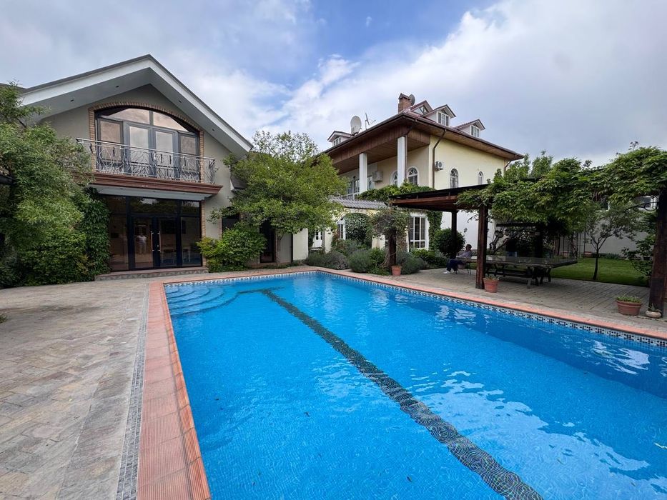 Дом сзади парка Тельмана