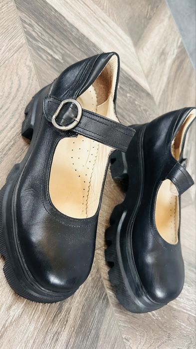 Продаются туфли для девочек.