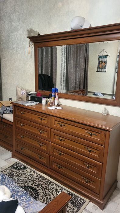 Шкаф. Комод с зеркалом