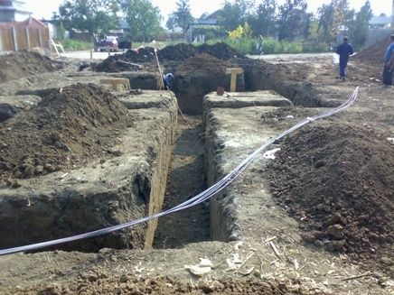 Executăm săpături.Miniexcavator de închiriat,burghiu,foreză