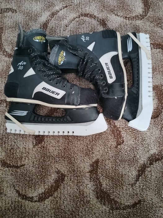 Vând patine de hockey mărimea 35-36