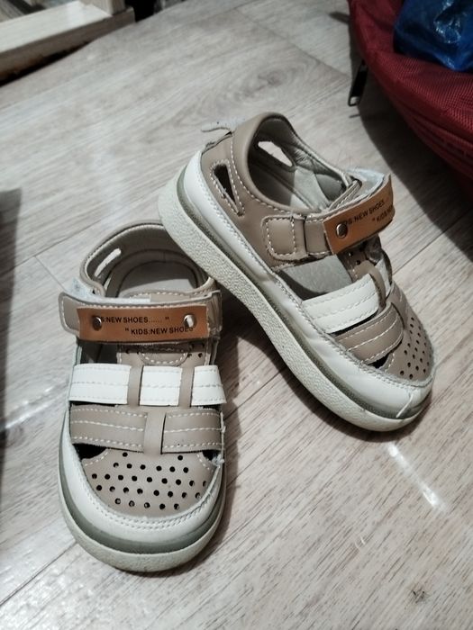 Сандали кожаные две штуки по   2000тг