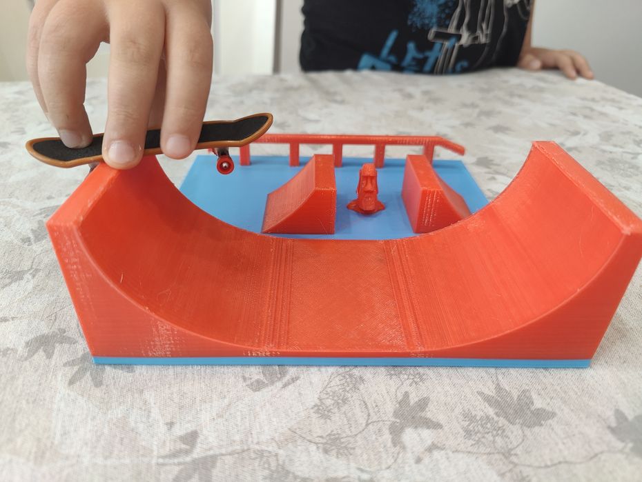 Скейтпарк за фингер скейтборд, skatepark fingerskateboard, стойка