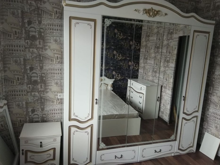 Спальный гарнитур