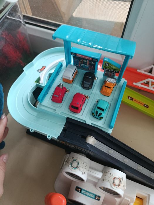 Игрушечная парковка