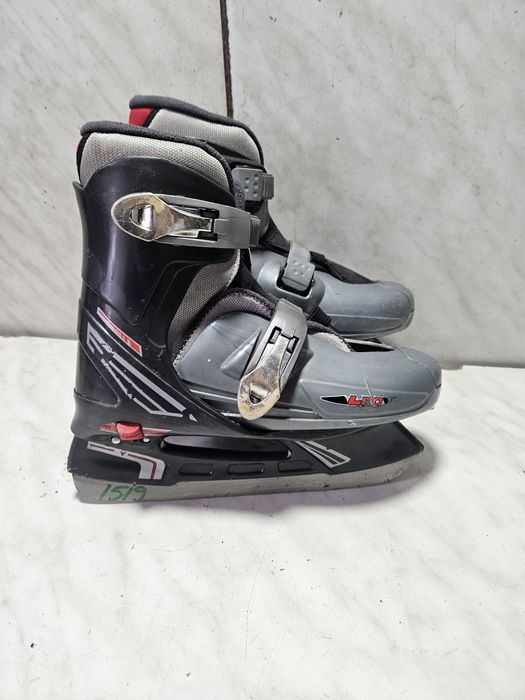 Patine 1519 gheata reglabile marime  32-33-34-35 .