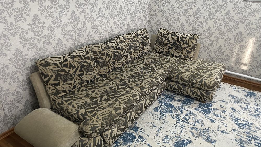 Продается диван с подушками