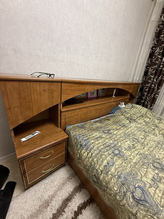 Двуспальная кровать