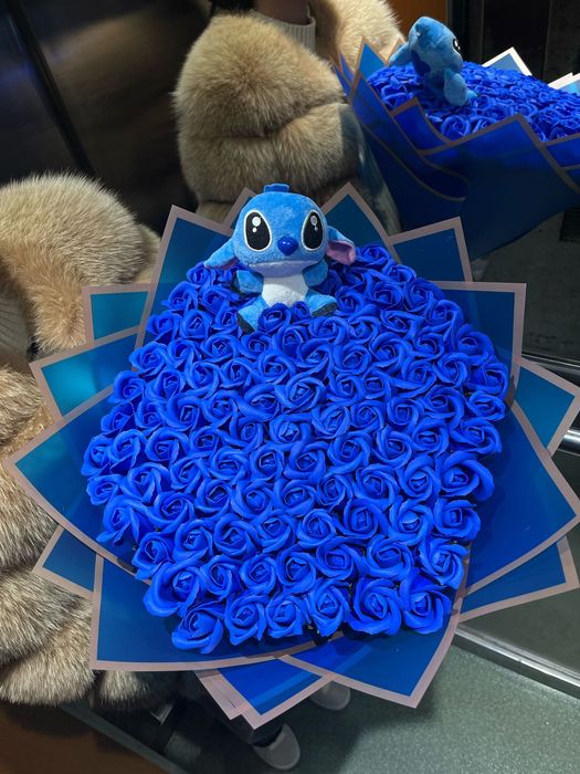 Buchet 101 trandafiri sapun/ stitch Angel/  albastrau roz mov roșu