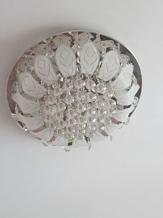 Люстра ,шторы  ,обогреватель