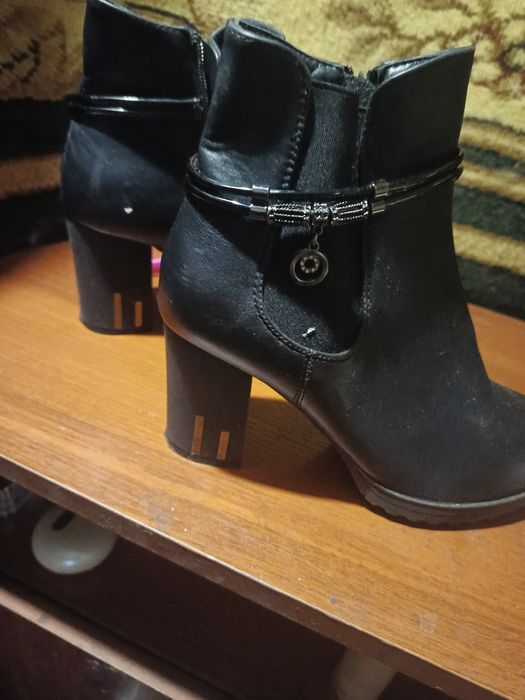 Продаю сапожки осень весна