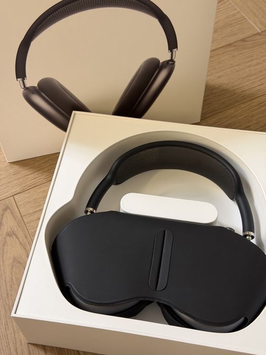 AirPods Max в идеальном состоянии