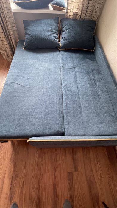 Раскладывающийся диван .Есть ниша для белья