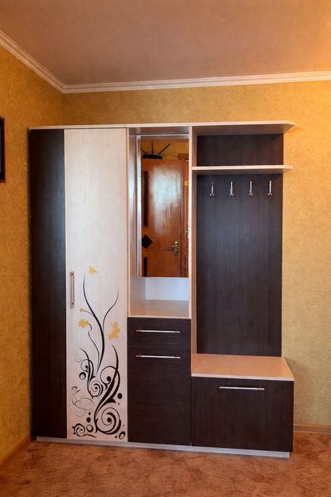 Прихожая шкаф с вешалкой и зеркалом