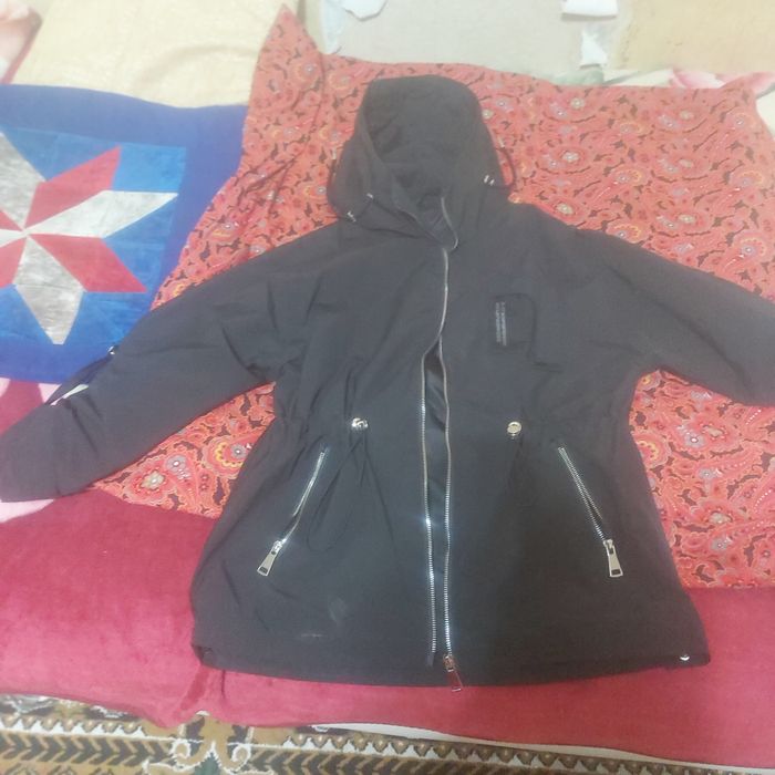 Продам женские куртки