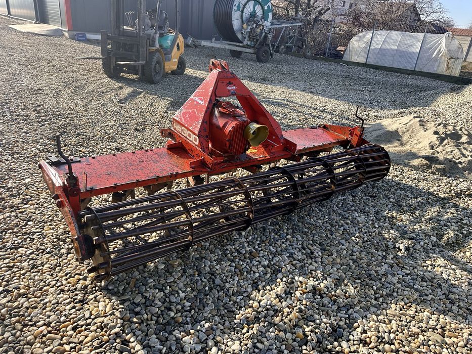 Piese //freza maschio 2,5m . Freza kuhn 3m     Piese utilaje