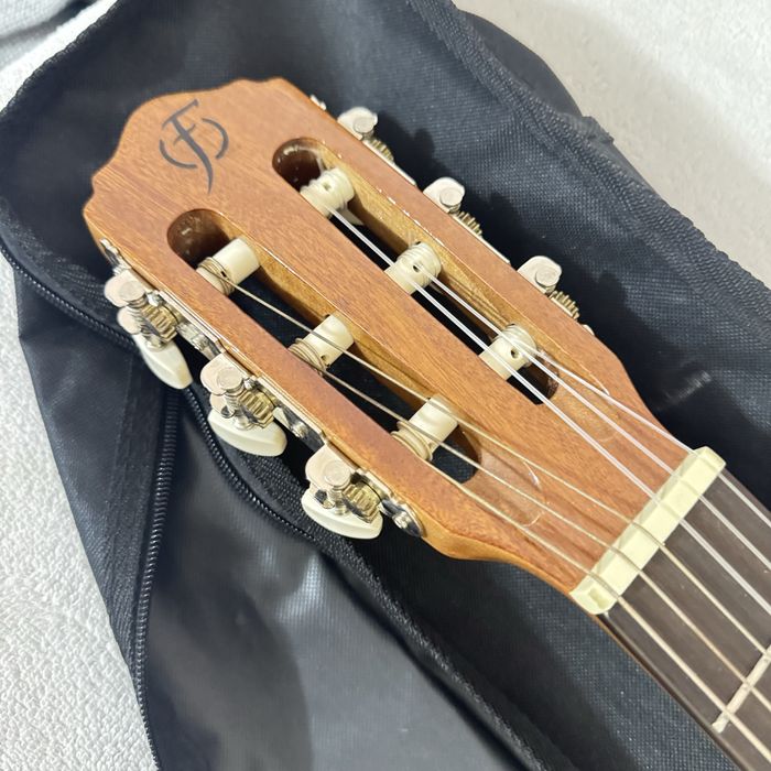 Гитара детская с чехлом новая