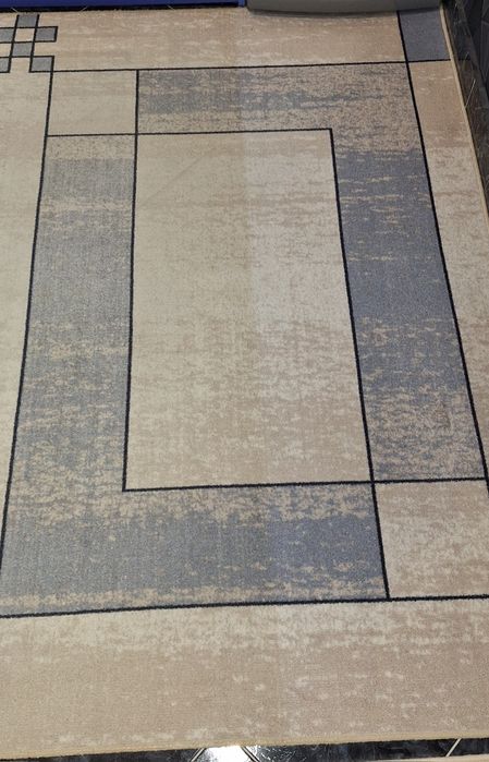 Продавам килим+3 пътеки