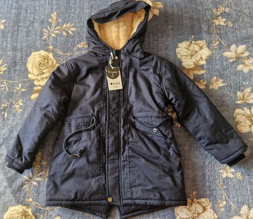 Продам теплую куртку на мальчика  10лет