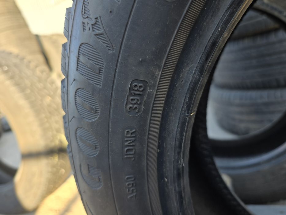 Anvelope de iarna 185-60r15 Goodyear