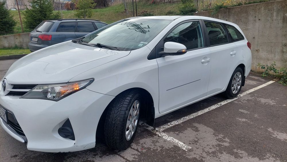 Продавам Тойота Аурис 1.4 d4d