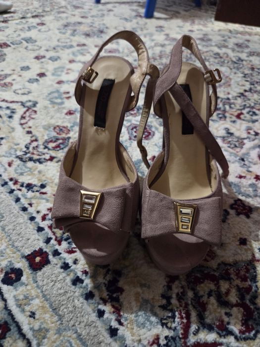 Обувь почти новая