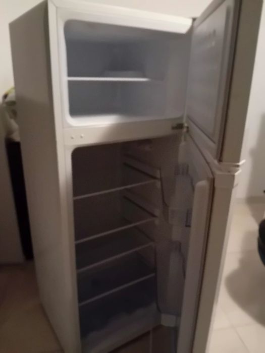 Хладилник с камера за дълбоко замръзяване