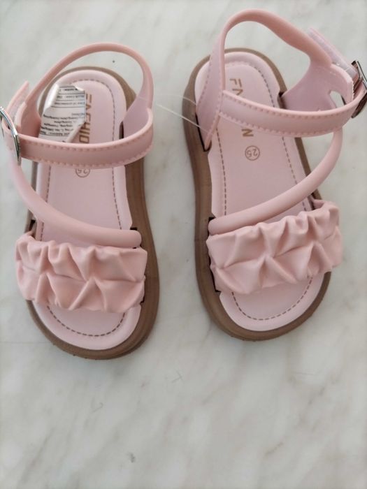 Сандали новые, с этикеткой для девочки 25 размер