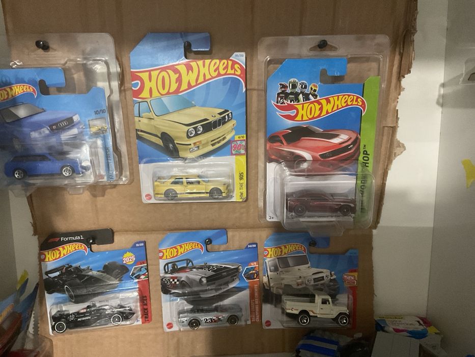 Продам машинки хот вилс