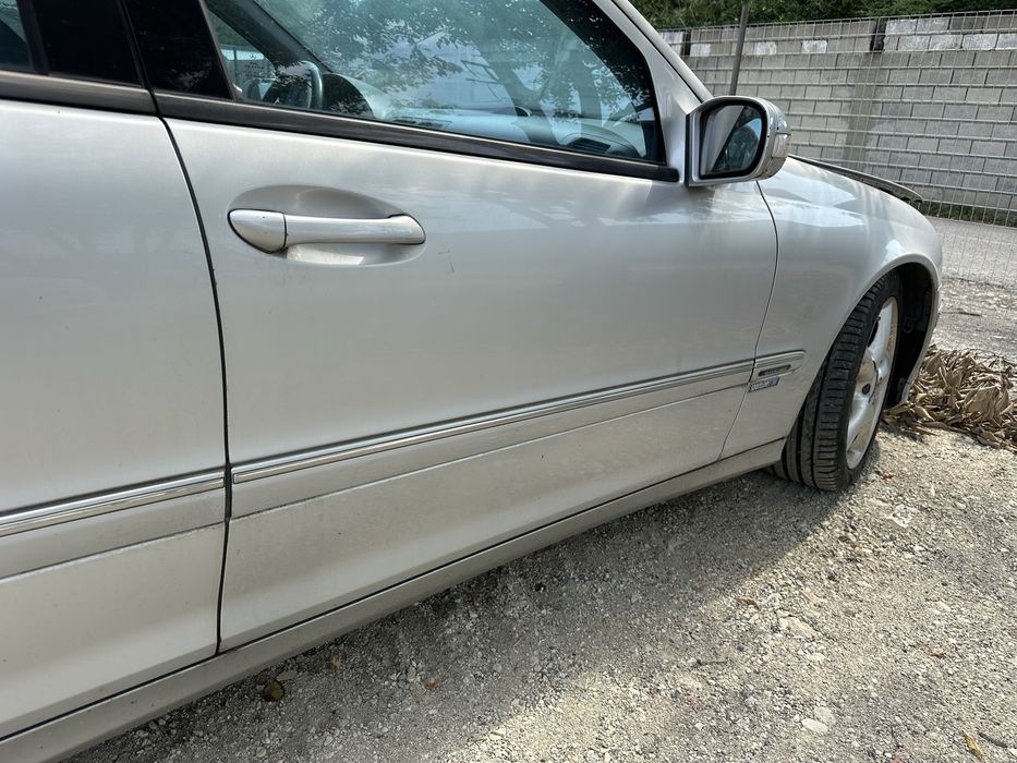 Врати десни за Мерцедес W203 c220 комби!