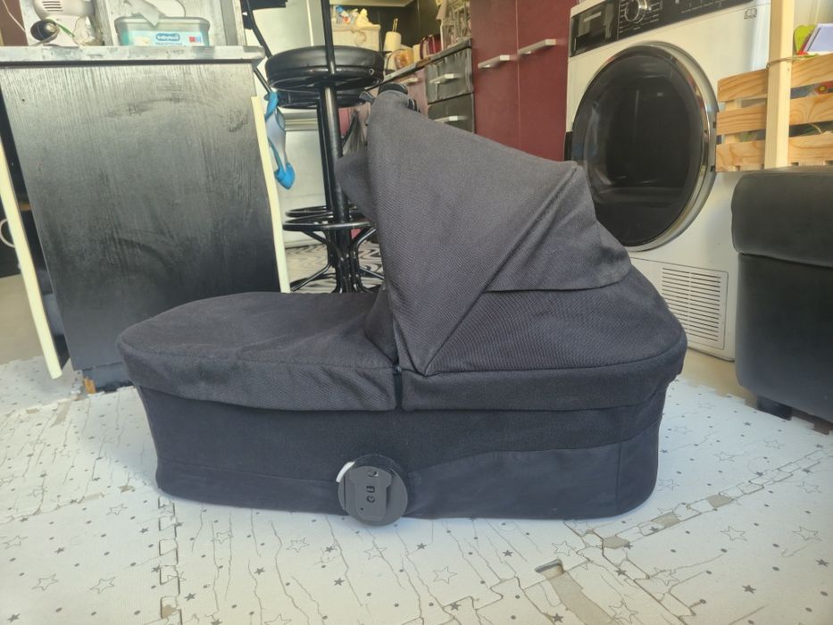 Cybex кош за новородено черен цвят