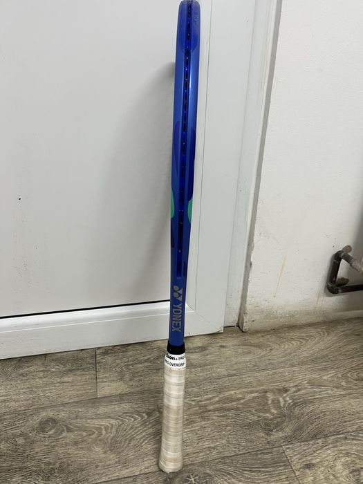 Racheta Yonex EZONE 100 - Blast Blue.