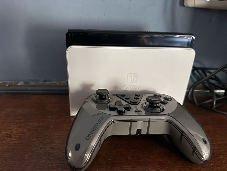 Nintendo switch oled бял 64гб+128 микро сд