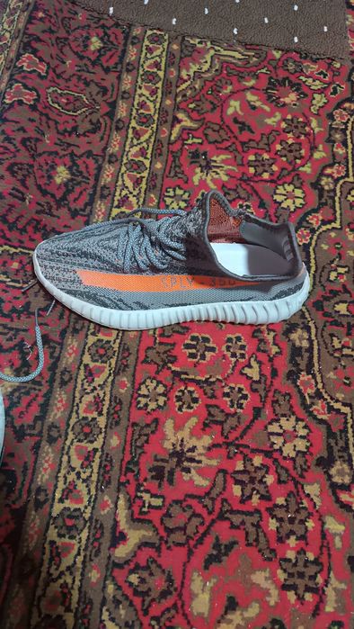 Krossovka yangi kiyilmagan