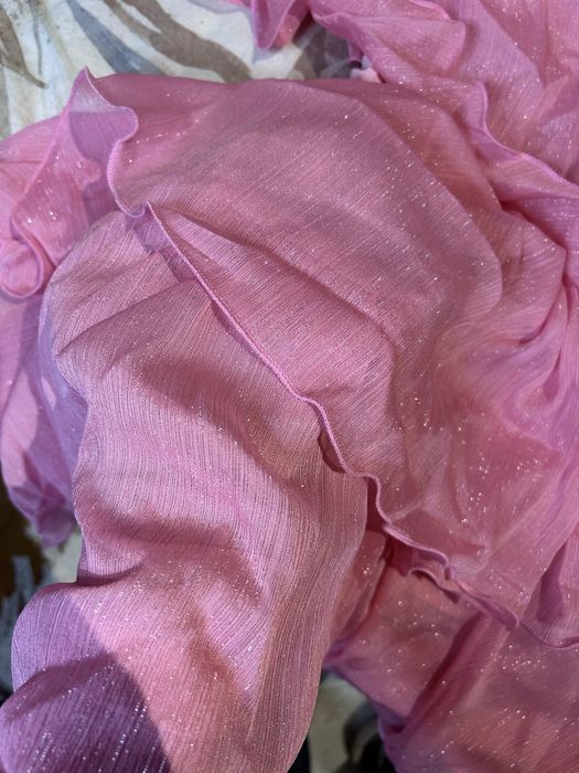 Къса розова рокля