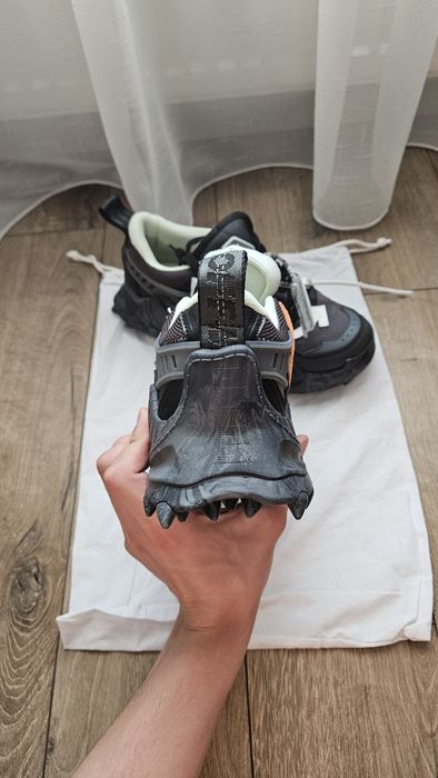 Off-White Odsy-1000 Black and White