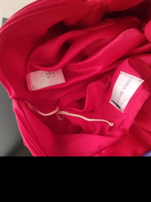 Две червени рокли Л