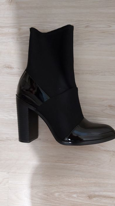 Продам демисезонные ботинки