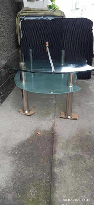 продается стеклянный столик