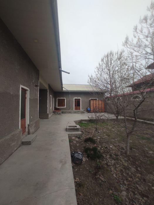 Jizzax shahar Doʻstlik mahallasiida hovli