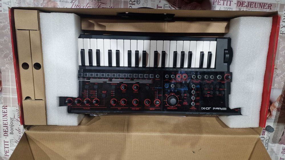 Roland Sintetizator JD-Xi cu 37 Dinamic Taste Negru