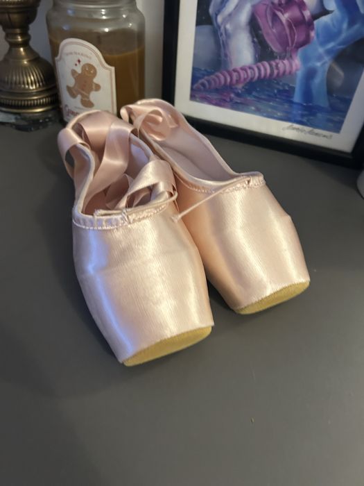 Пуанты новые размер 36