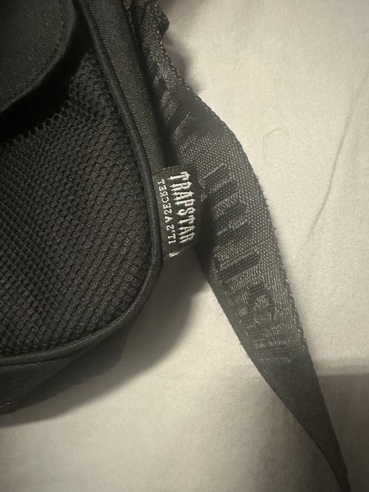 “Trapstar bag black”