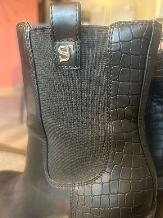 Елегантни дамски боти