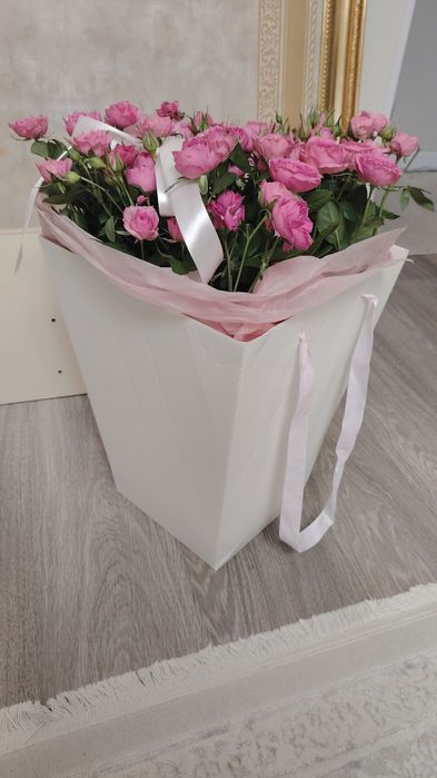 Букет цветов кустовые розы