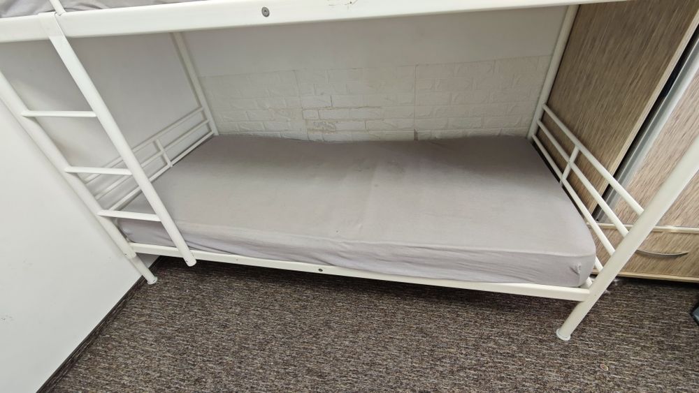 Pat suspendat metalic integral ikea 200/90 cm.