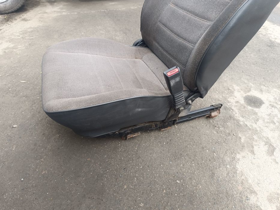 Сиденье пассажирское Mazda 323 bf